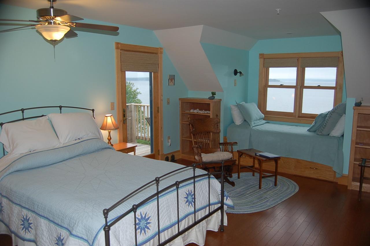 Wave Walker Bed And Breakfast Surry Exterior photo