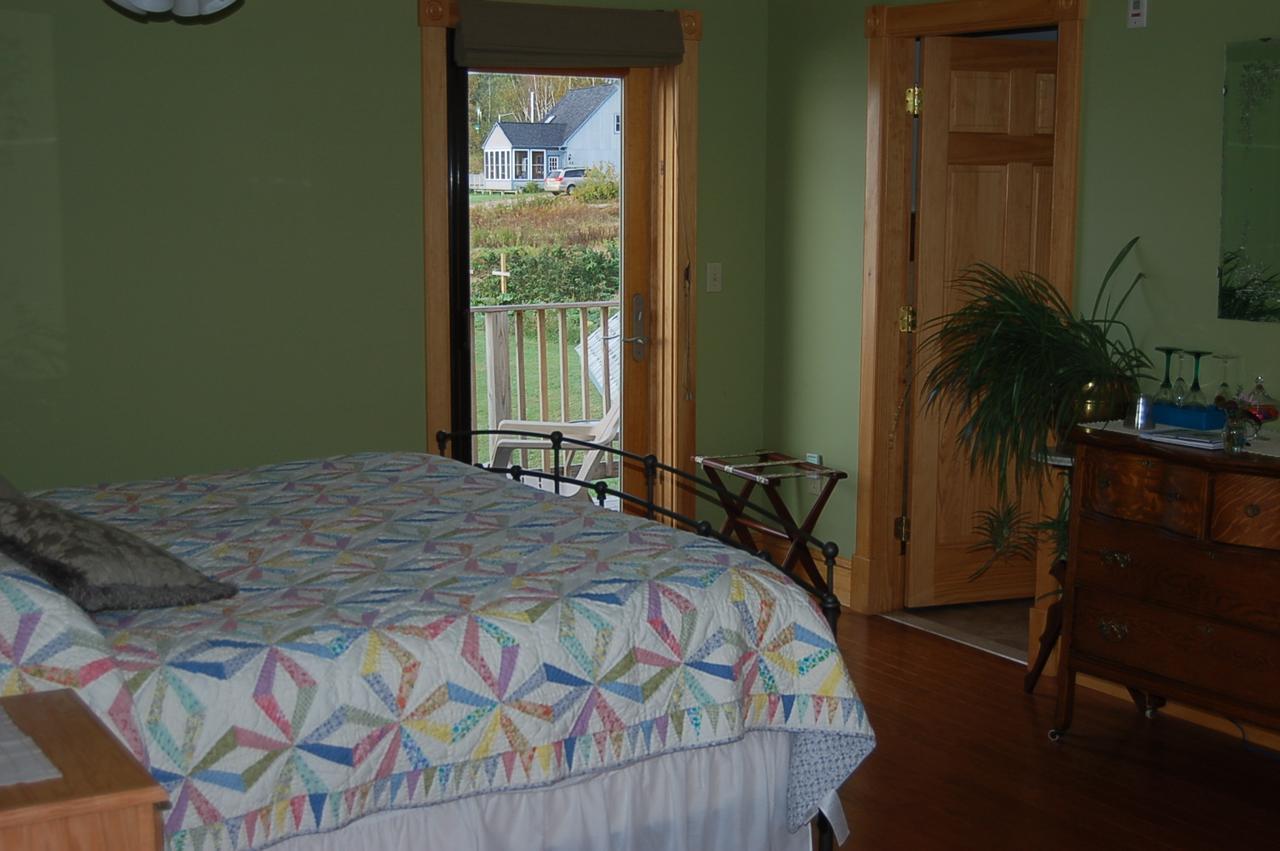Wave Walker Bed And Breakfast Surry Exterior photo