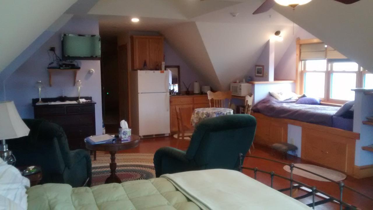 Wave Walker Bed And Breakfast Surry Exterior photo