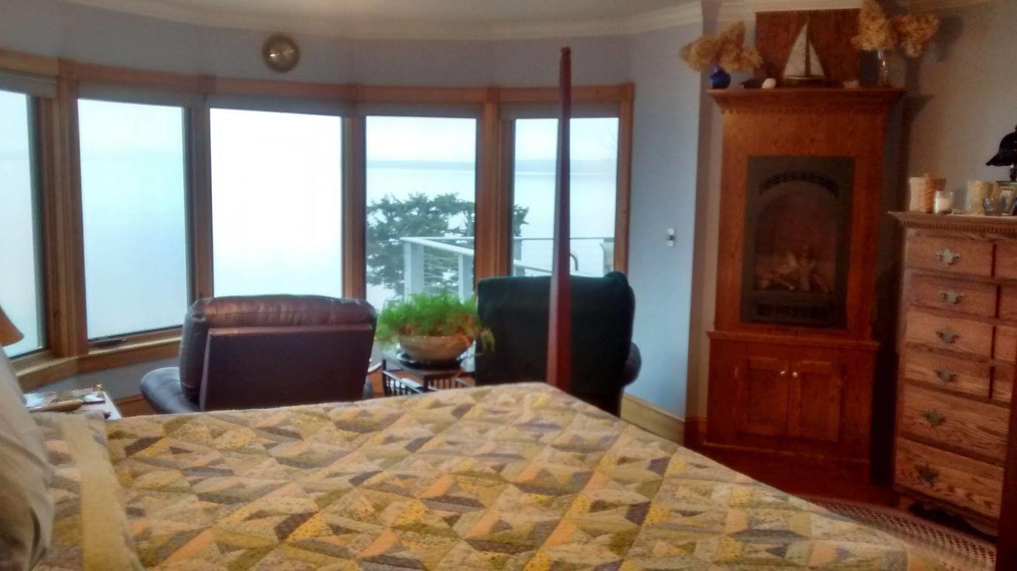 Wave Walker Bed And Breakfast Surry Exterior photo