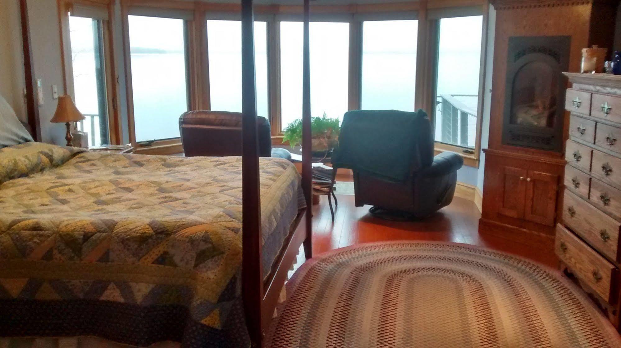 Wave Walker Bed And Breakfast Surry Exterior photo